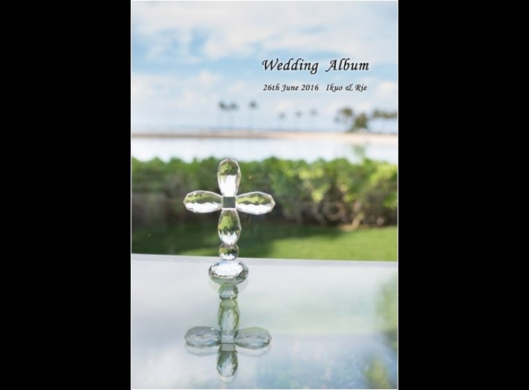 ハワイにあるダイヤモンドヘッド・ホワイトビーチチャペルでの挙式です。1頁目：結婚式アルバム